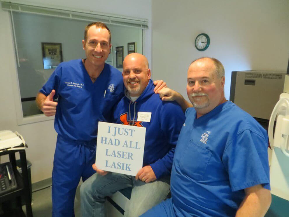 LASIK Patients posing with docs